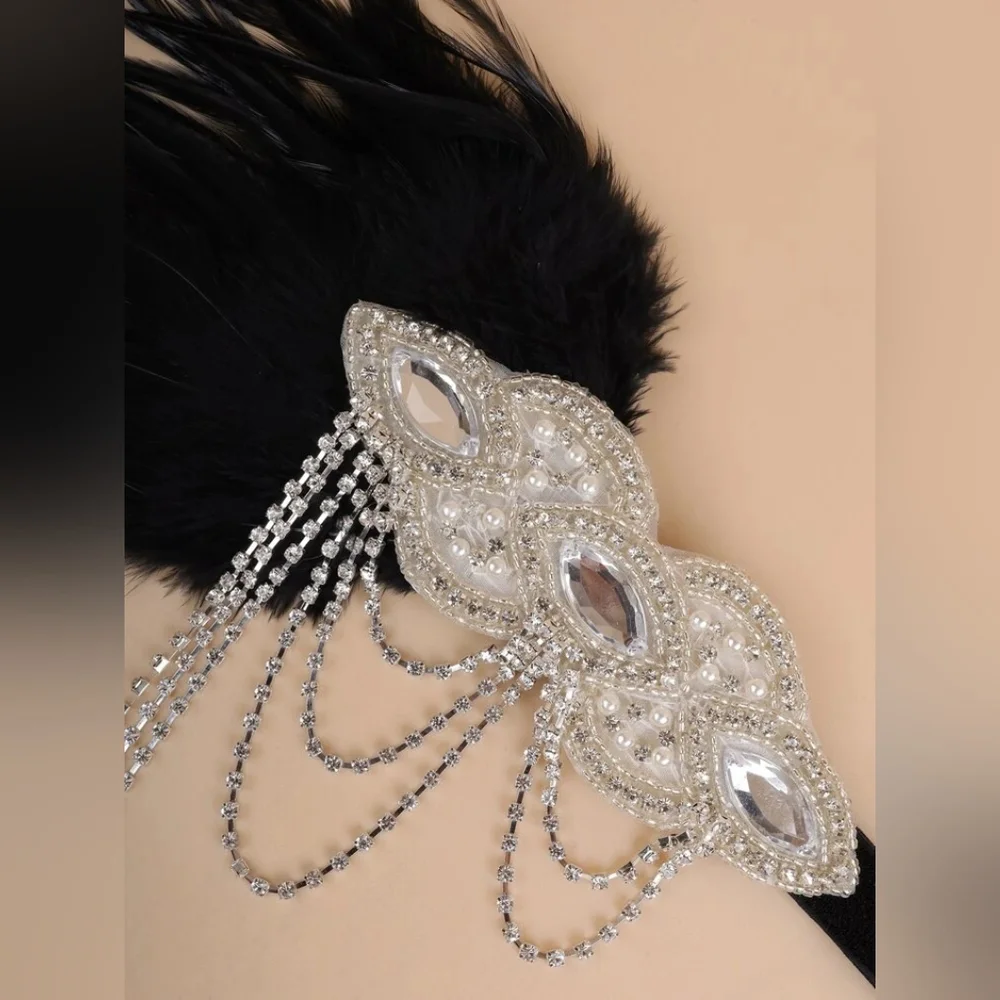 Elegant Feather & Crystal Head Piece (Flapper, Be Unique)